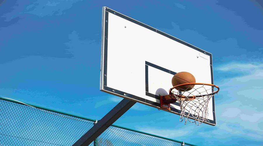 王岚的音乐之路：从小镇女孩到华语乐坛新星的成长故事